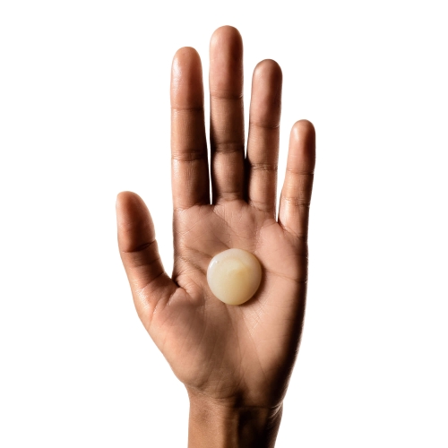 Porcja szamponu Absolut Repair na dłoni