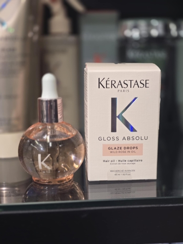 Kérastase Gloss Absolu Glaze Drops – olejek nabłyszczający z opakowaniem na półce sklepowej