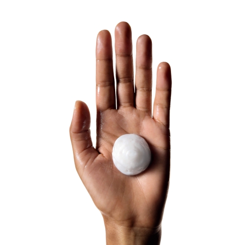 Porcja maski Metal Detox na dłoni – sposób aplikacji