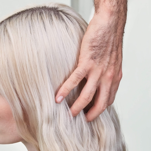 Aplikacja kremu termicznego L’Oréal Tecni.Art Flex Blowdry na włosy