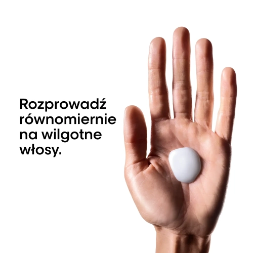 Porcja szamponu L’Oréal Metal Detox na dłoni – sposób aplikacji