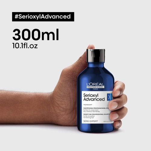 L’Oréal Serioxyl Advanced Szampon 300 ml trzymany w dłoni – skala pojemności.