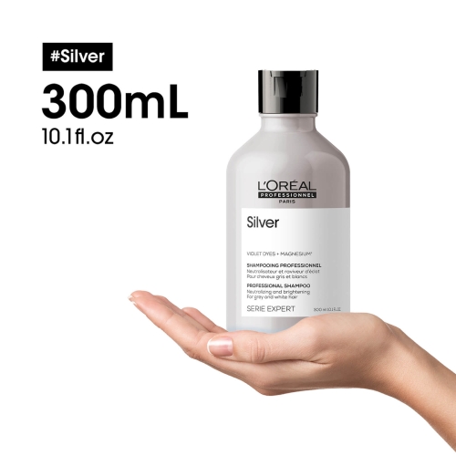 L’Oréal Professionnel Silver Szampon 300 ml trzymany na dłoni na białym tle.