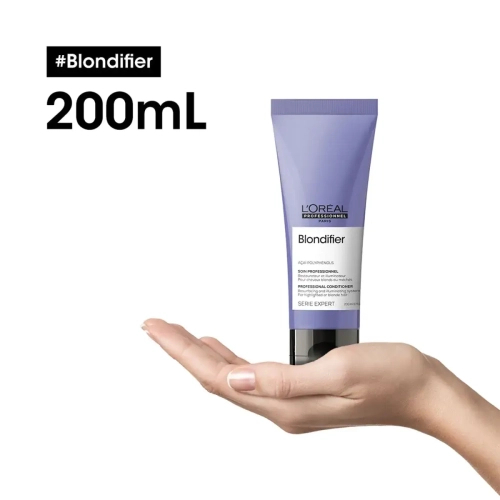 Odżywka L’Oréal Blondifier 200 ml trzymana na dłoni – #Blondifier