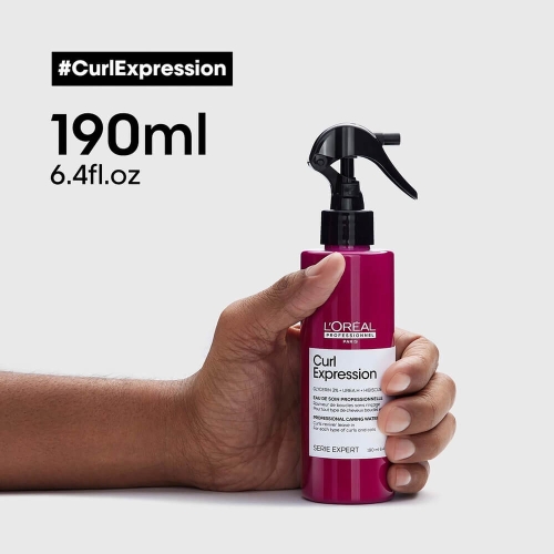 L'Oréal Professionnel Curl Expression Nawilżająca Mgiełka 190 ml w dłoni – spray do odświeżania loków