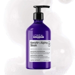 Keratin Alpha Sleek szampon 500 ml na tle kremowej piany