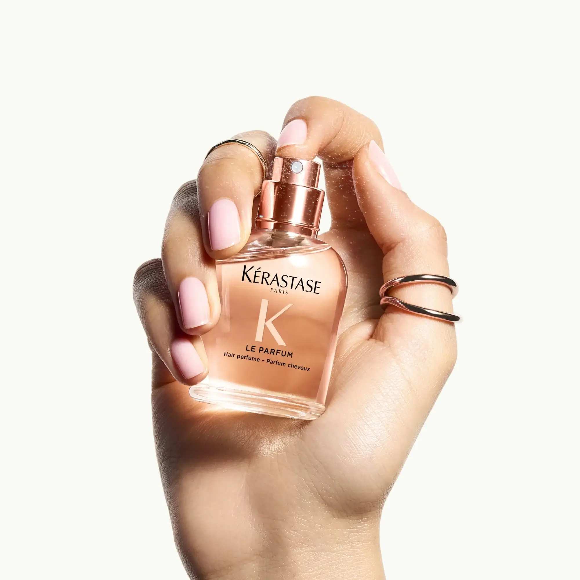 Kérastase Gloss Absolu Le Parfum – flakon 30 ml na białym tle